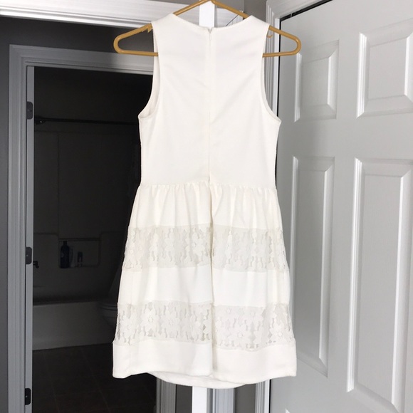 White/cream skater dress with lace detail - Picture 5 of 5